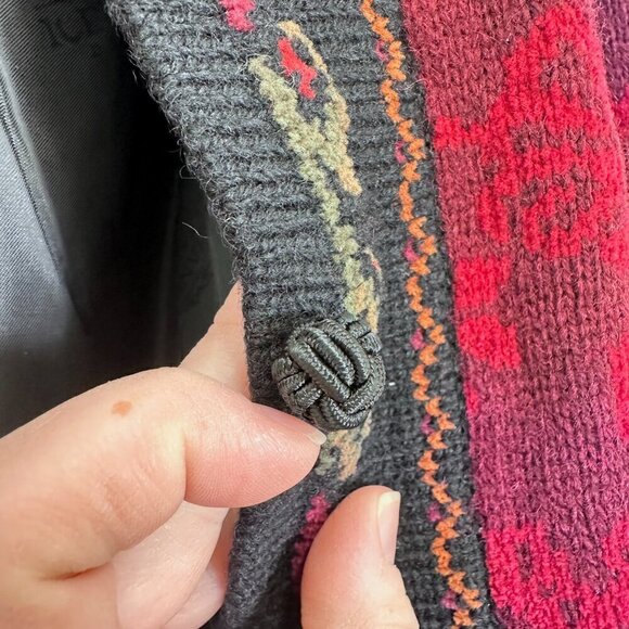 ICELANDIC DESIGN Red Floral Knit Wool Cardigan Sweater Longline Jacket Size Med - Picture 6 of 8